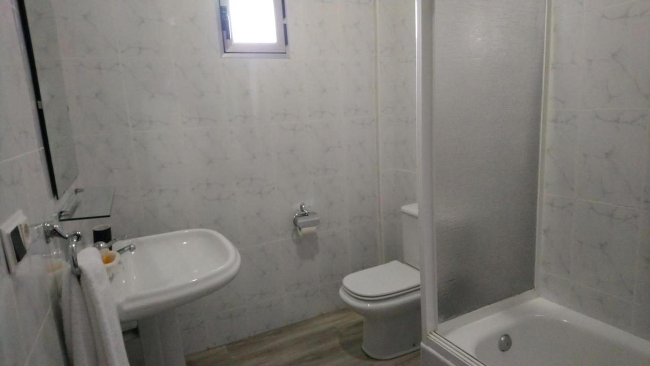 Hostal "Los Chanos El Ruso" Galende Exterior foto
